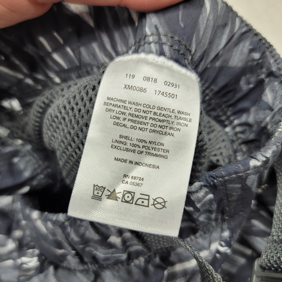 Columbia Black Gray Mesh lined 8 Inch inseam Mens Medium Swim Trunks Board short - Picture 5 of 6